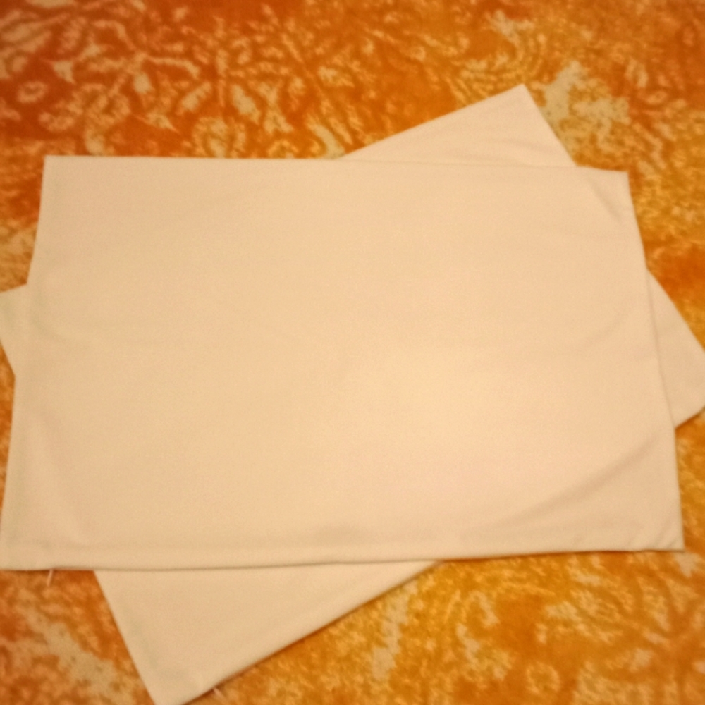 2. JUSPURBET White velvet pillow covers 16" x 24"
